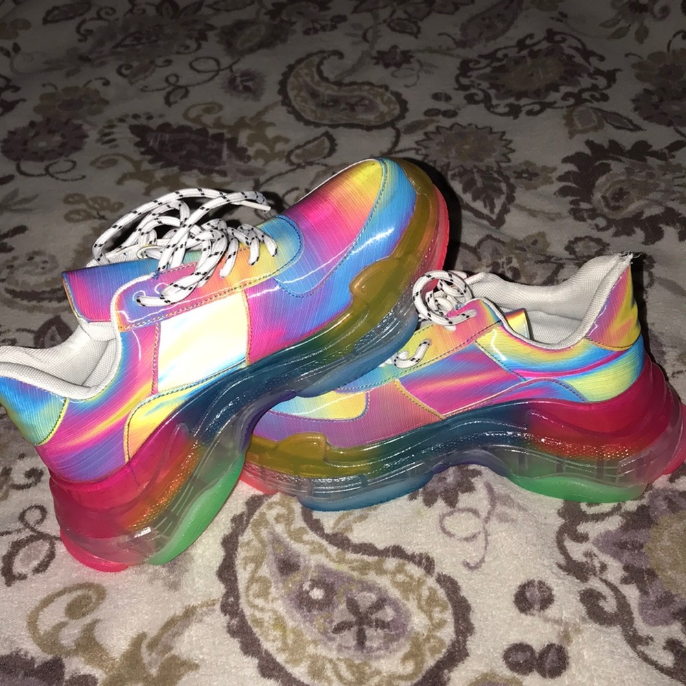 SHOES - Picture 2 of 2